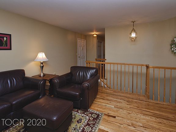 4th image of 308 Sturbridge Ct