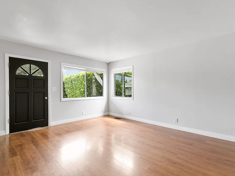 1265 Van Horne Ln — Photo 3