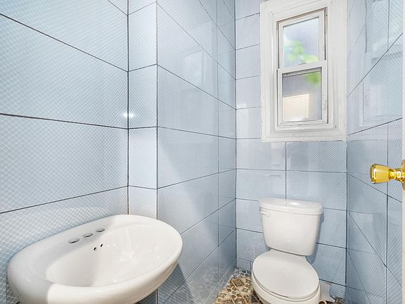 5th image of 3028 Grace Ave