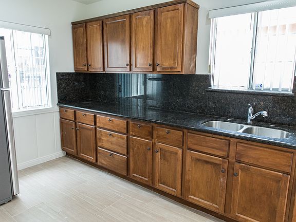 4th image of 5837 Tujunga Ave