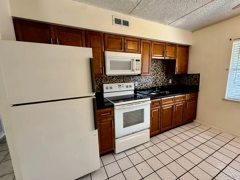 698 Michigan Ct #1 — Photo 9