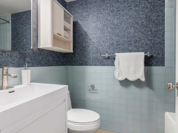 401 Hicks Street image 5 of 11