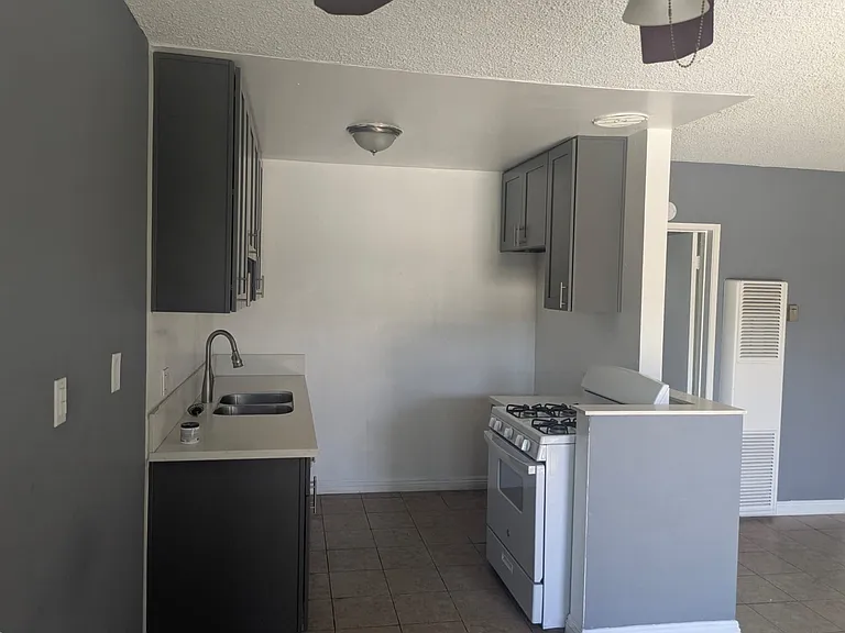 2218 E Westport Dr #11 — Photo 6