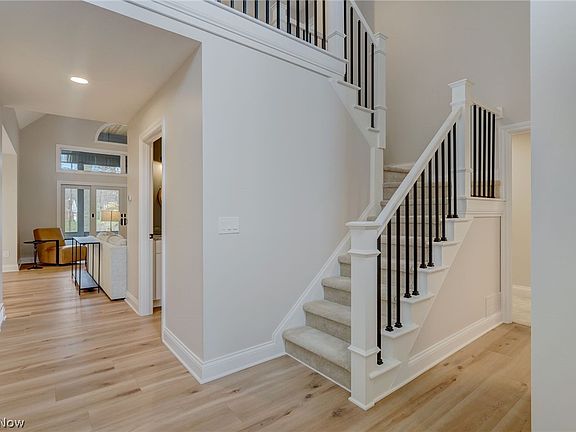 4th image of 9086 Woodcrest Dr