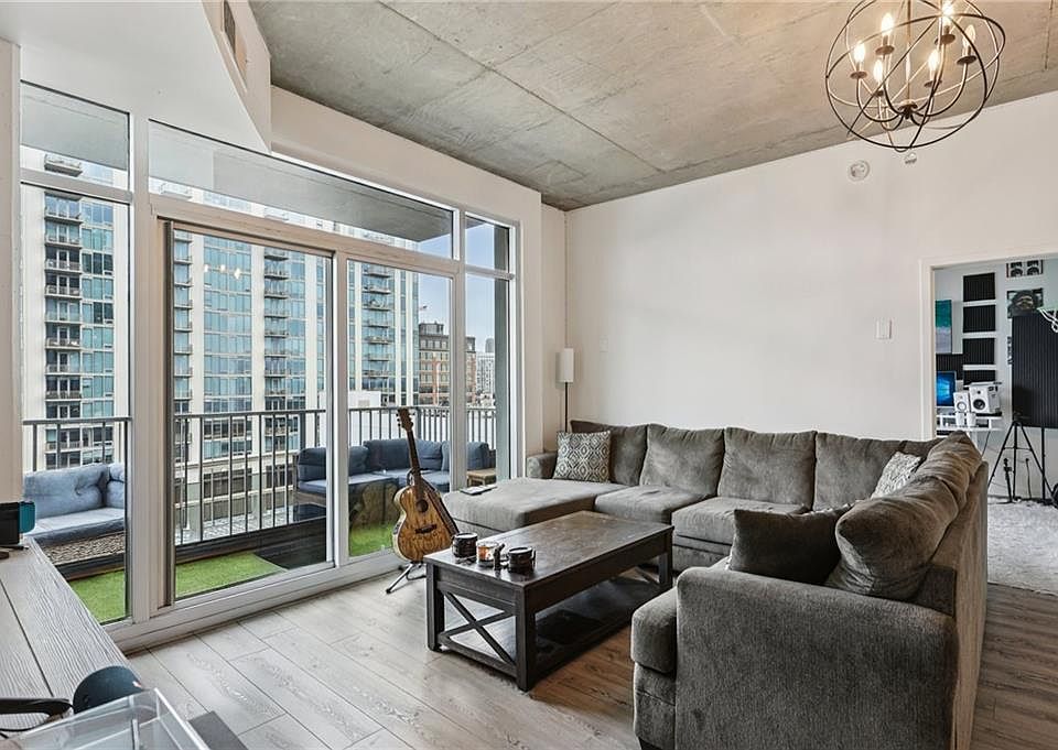 1st image of 250 Pharr Rd #1005