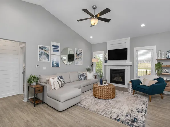 1350 97th St, West Des Moines, IA 50266