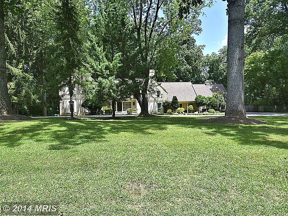 4th image of 10905 Burbank Dr