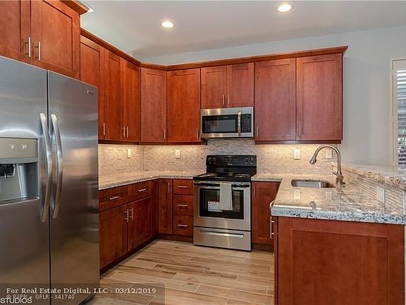 2nd image of 3789 Woodfield Dr