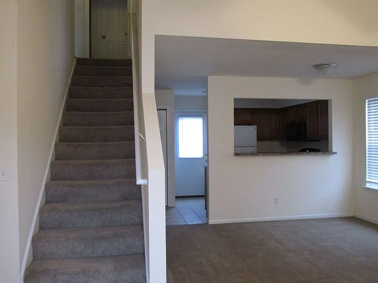 4402 - 4404 Jeana Court — Photo 3