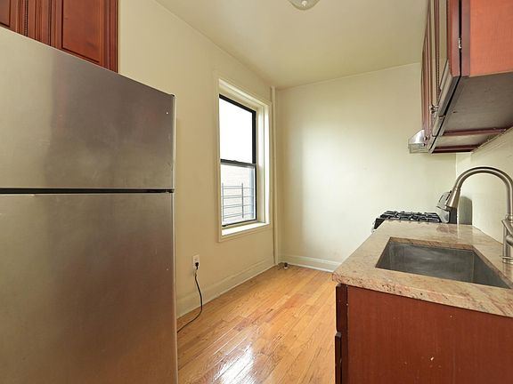 3rd image of 8840 144th St APT B5