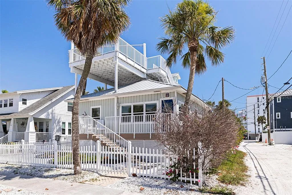 3 bed, 3.0 bath, 1599 sqft, $9,000 — Photo 2