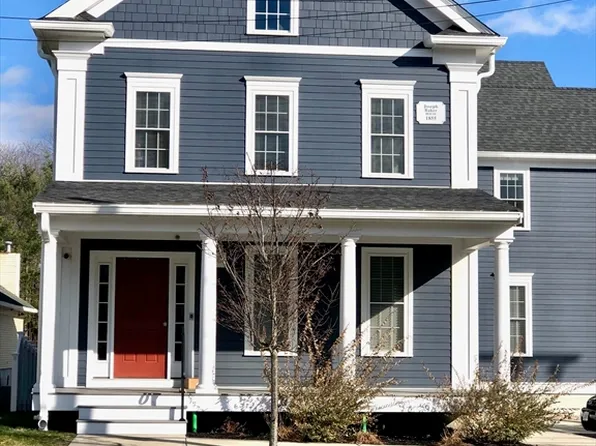 71 North St Unit 2D, Medfield, MA 02052