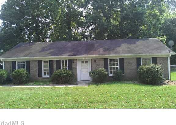 3rd image of 1634 Village Pl