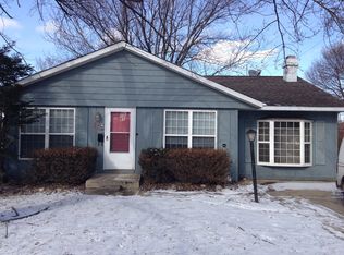 13 Hunters Path, Lake In The Hills, IL 60156