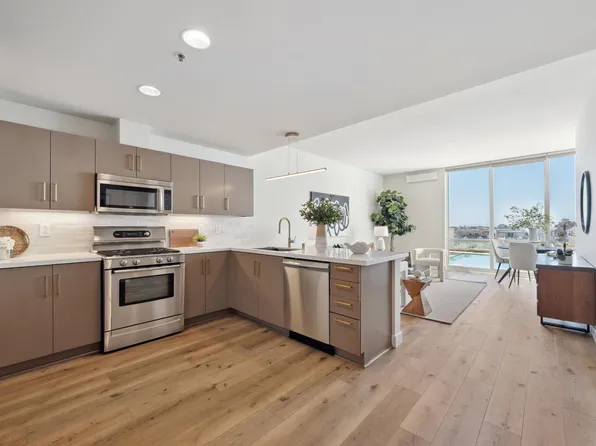 222 Broadway St APT 709, Oakland, CA 94607