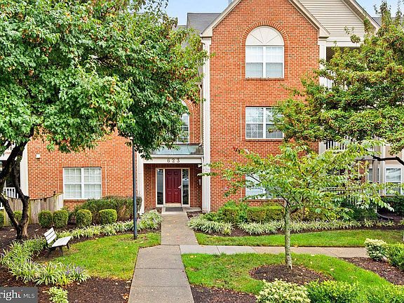 3rd image of 623 Admiral Dr Unit 202