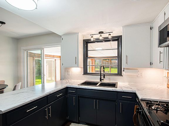 5th image of 568 Pinecrest St