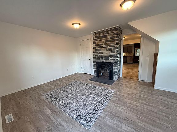 5th image of 207 E Mill St