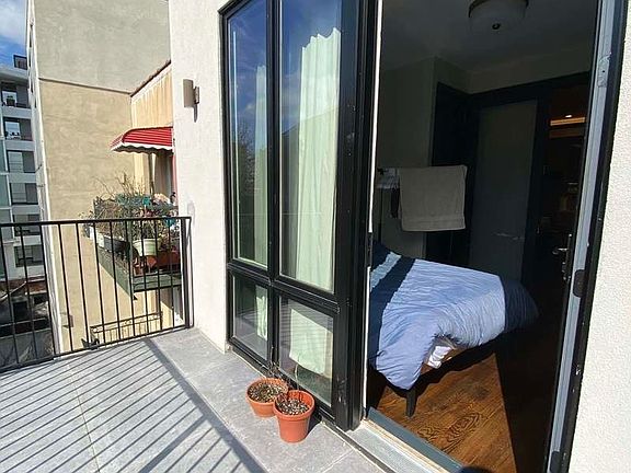 4th image of 920 Pacific St #4DD