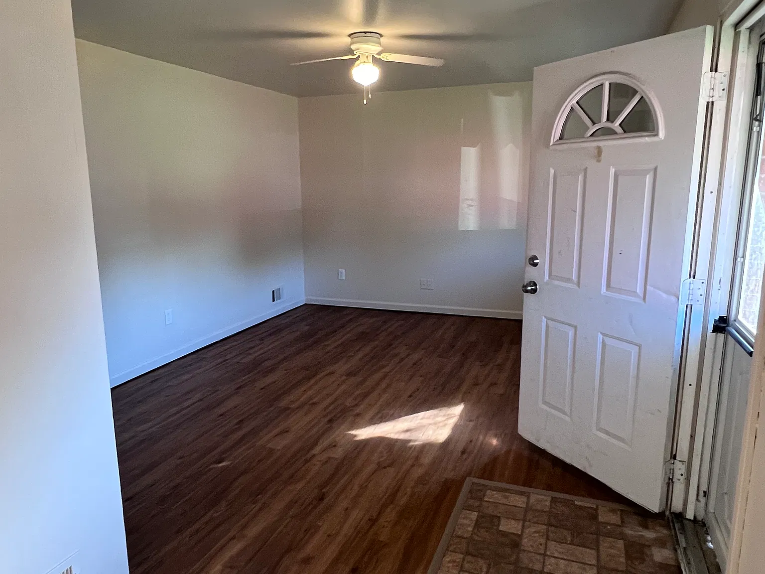3 bed, 1000 sqft, $1,400 — Photo 4
