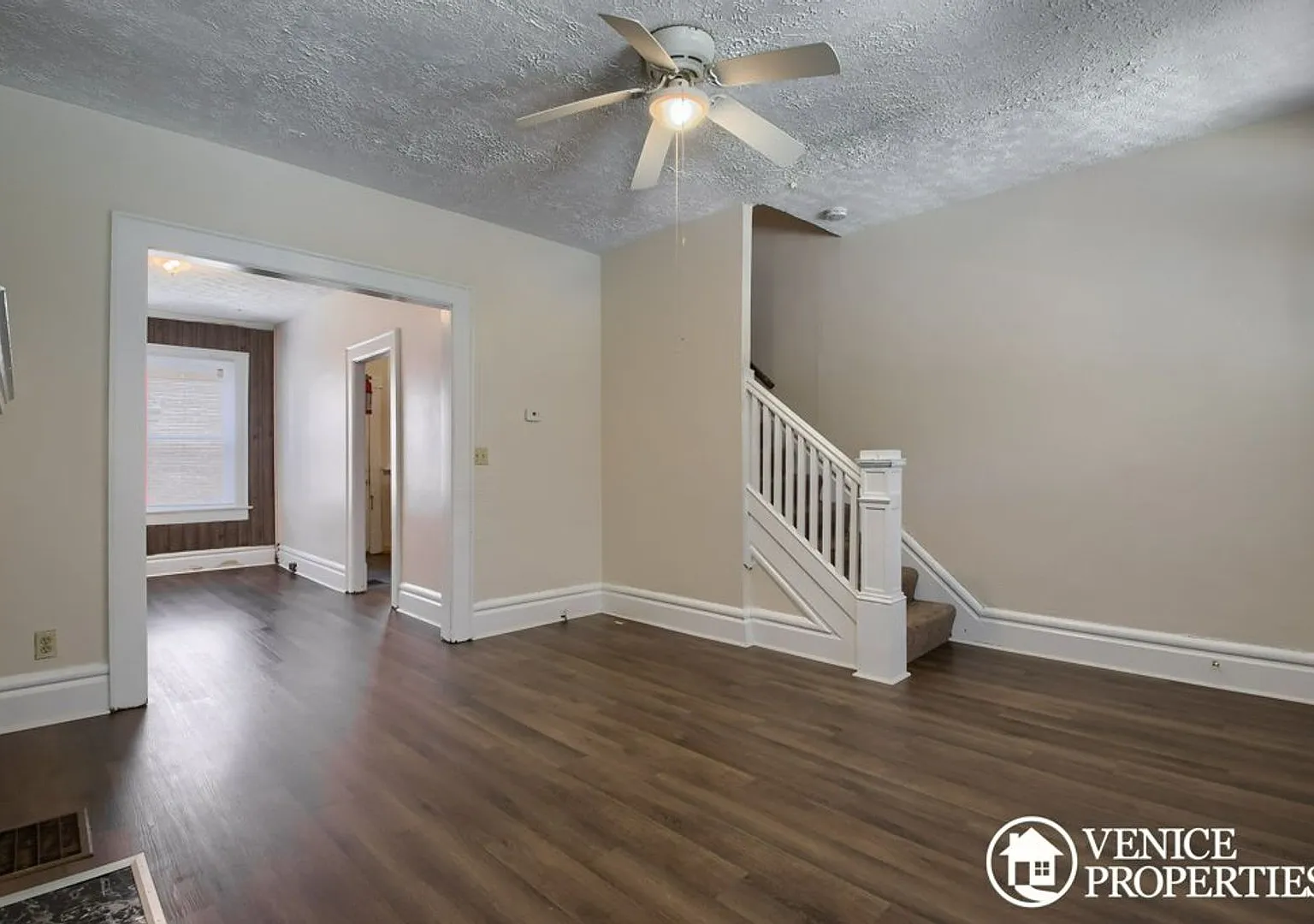 Charming 2BR on Lane and Indiana — Photo 4