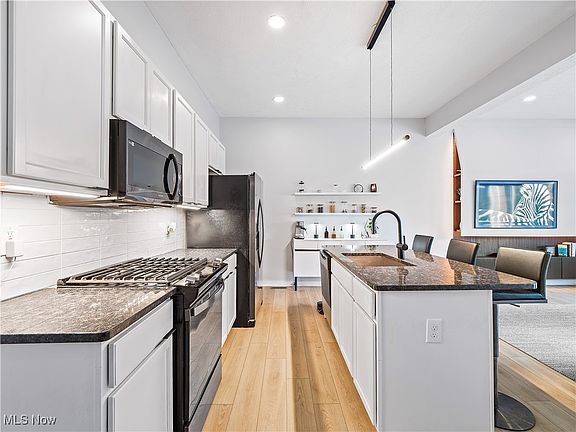 4th image of 5715 Bridge Ave