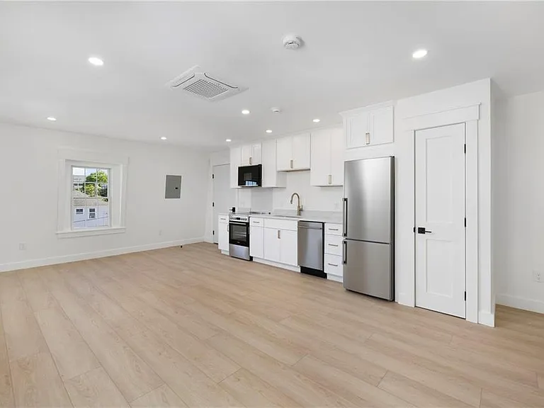 5 Melrose St #5 — Photo 6
