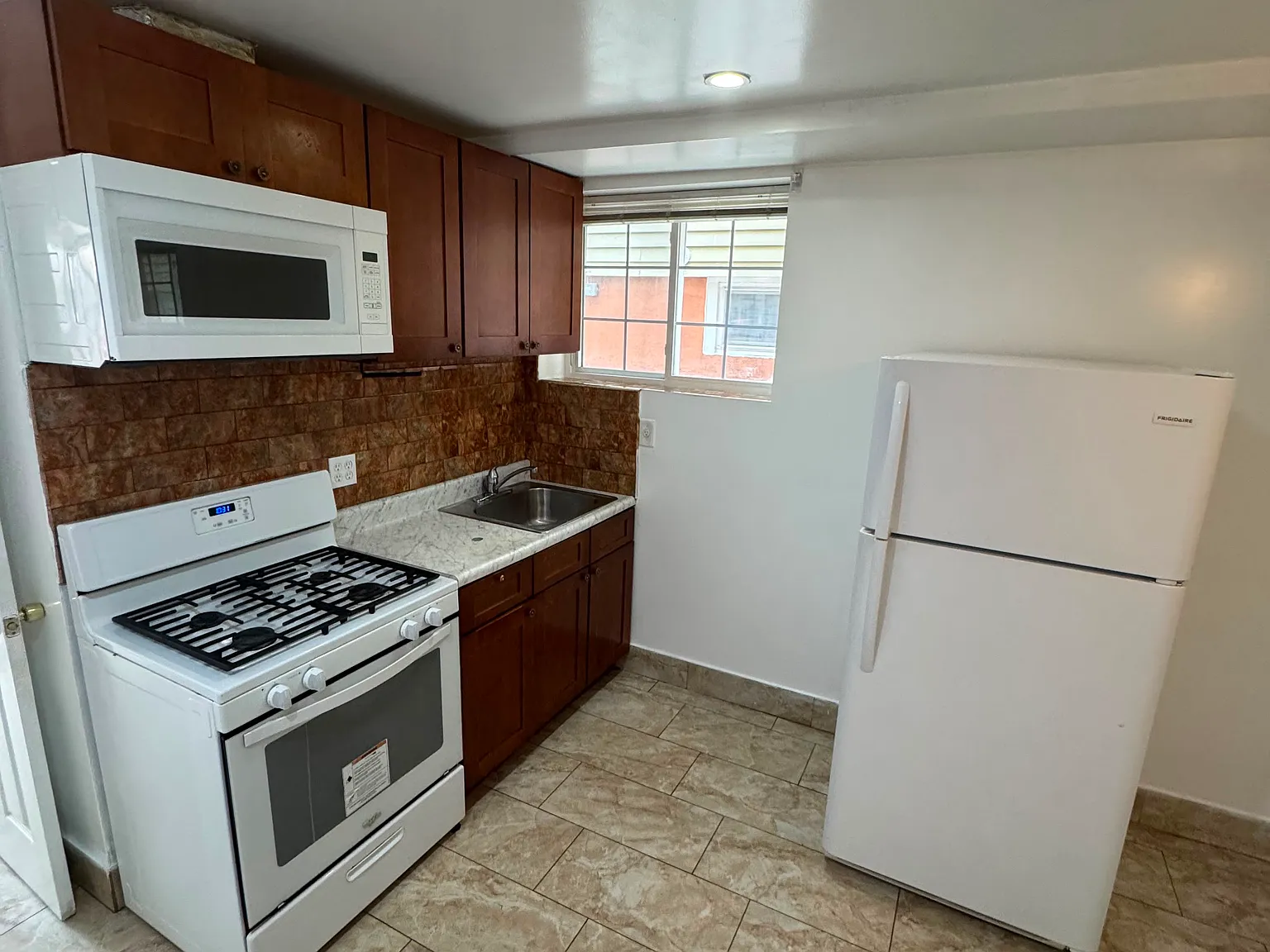 1 bed, 740 sqft, $2,200 — Photo 3