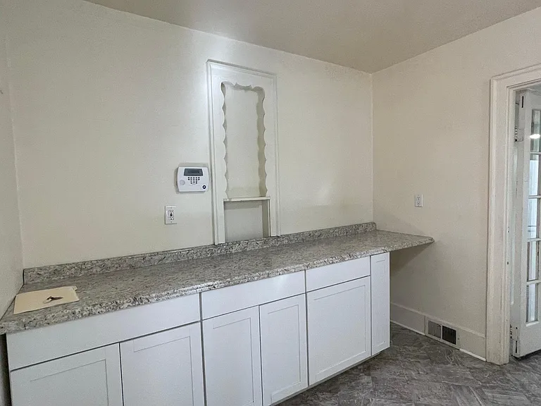 3635 E McLeod Rd — Photo 6