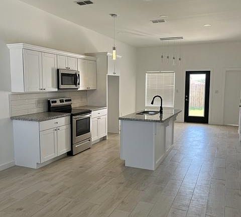 3rd image of 336 Clemente Ave #B