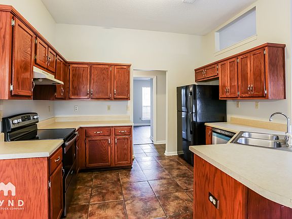 4th image of 3283 Court Dr