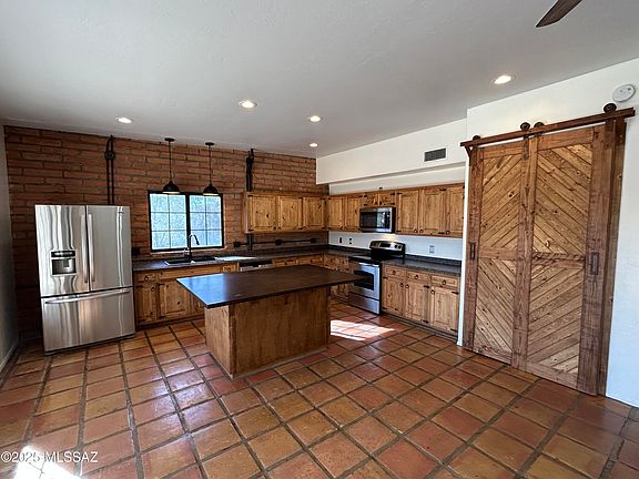 5th image of 7821 S Avenue De Belleza