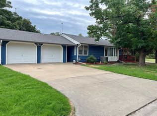 858 Sunrise Dr, Salina, KS 67401