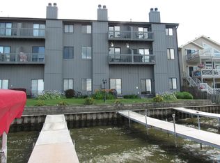 190 Howard Ct APT 2, Fox Lake, IL 60020