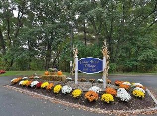 1100 Salem St APT 16, Lynnfield, MA 01940