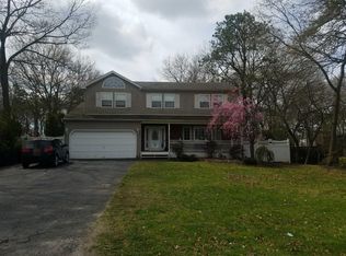16 Jamaica Ave, Holtsville, NY 11742