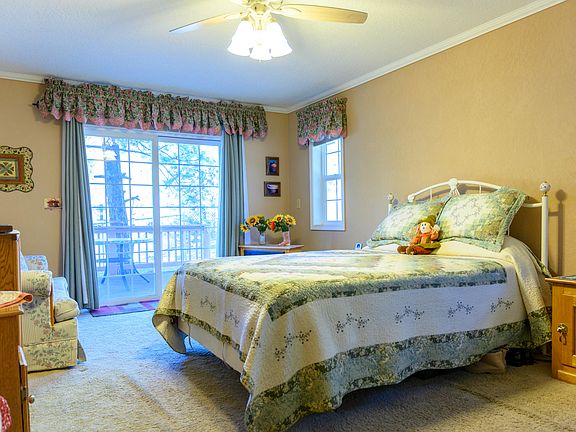 4th image of 31 Grandview Dr