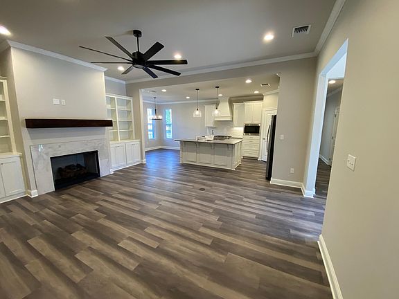 4th image of 934 Empire Cir
