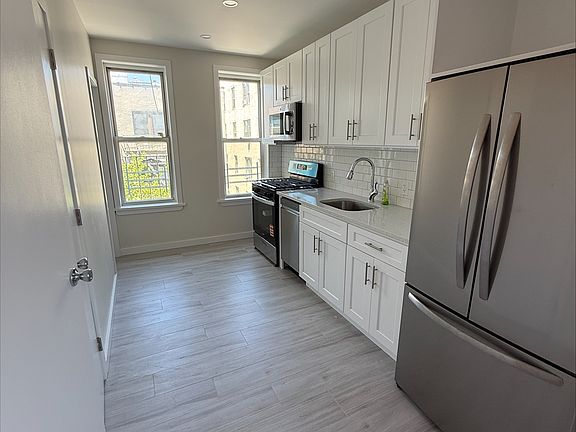 4th image of 3140 35th St APT 3