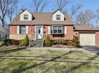 65 E Lewis Ave, Pearl River, NY 10965