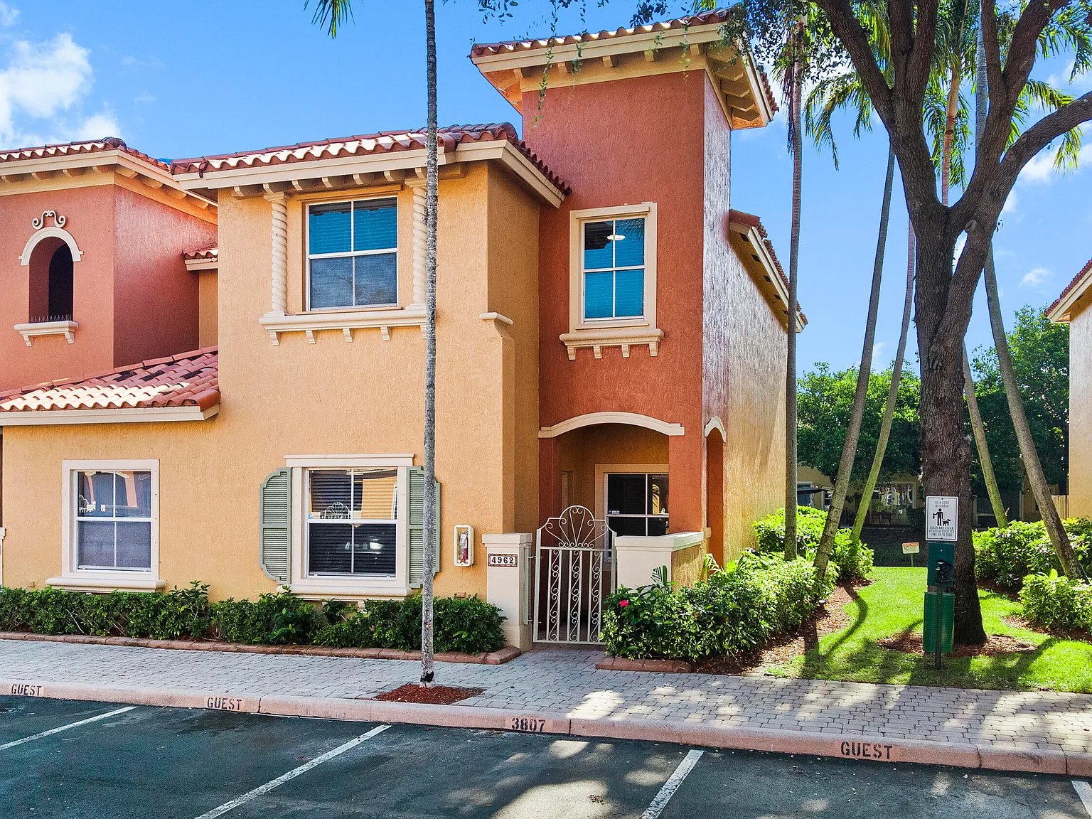 3 bed, 2.5 bath, 1616 sqft, $3,000 — Photo 1