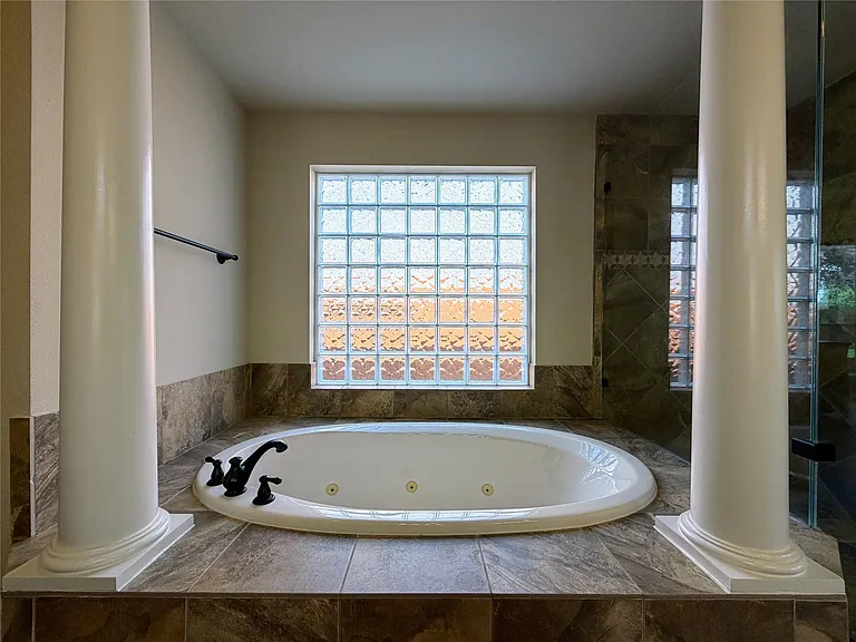 4702 Payton Chase Ln — Photo 25
