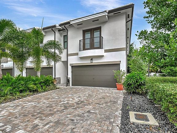 3rd image of 4431 N Aqua Bella Ln