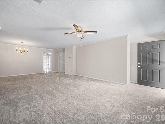 5th image of 245 Pointe Cir