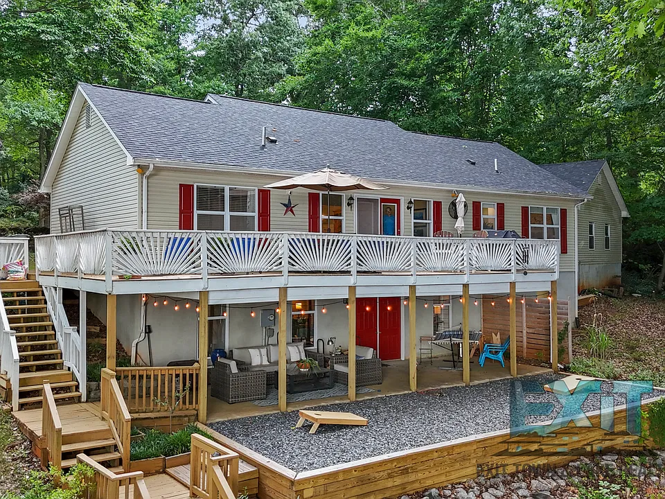 255 Sandy Ln