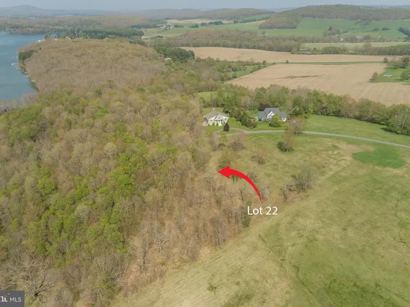 22 Overlook Dr, Oakland, MD 21550