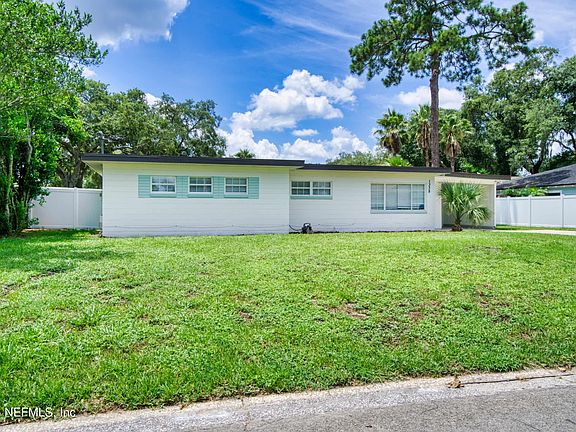 2nd image of 1338 PINEWOOD Road
