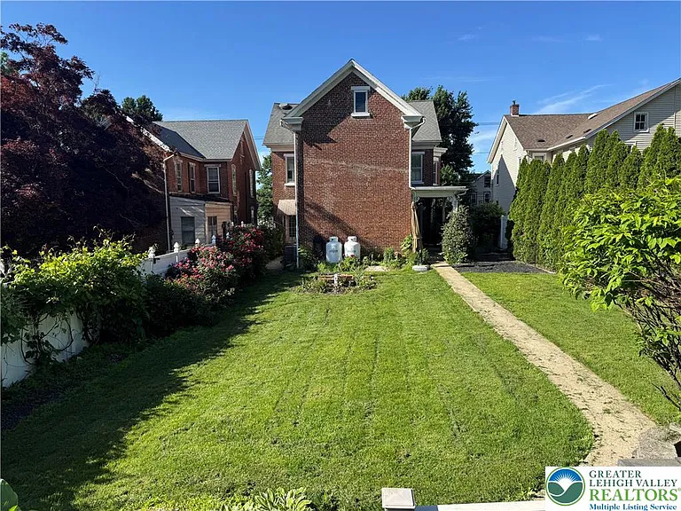 240 Franklin St #2 — Photo 29