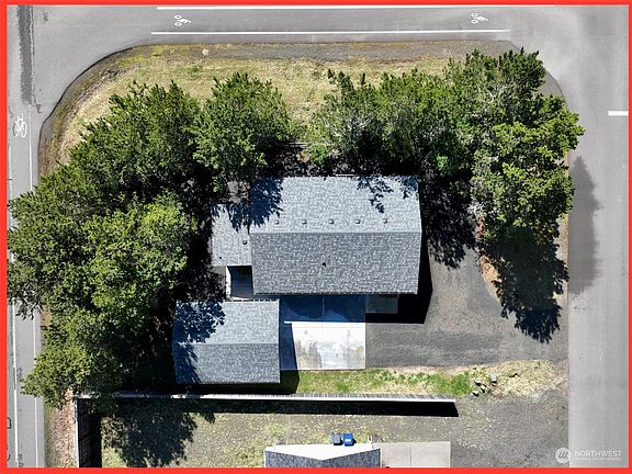 4th image of 402 Ensign Ave NW