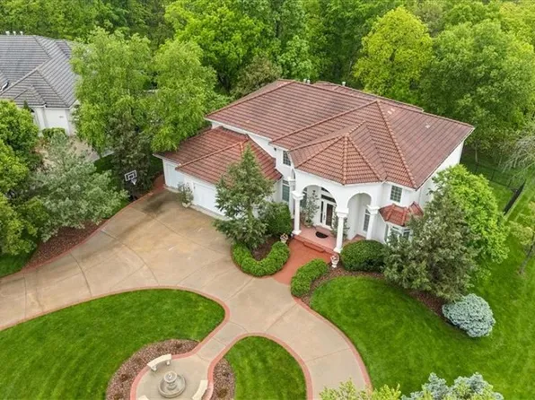 289 Rockwood Ct, Lees Summit, MO 64081